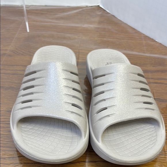 Skechers Cream Comfort Sandals with Ergonomic Footbed - Picture 3 of 5